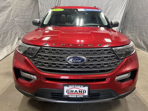 Used 2021 Ford Explorer XLT w/ Equipment Group 202A AWD/4WD image 2
