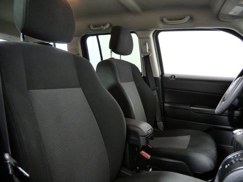 Used 2015 Jeep Patriot Latitude AWD/4WD image 13