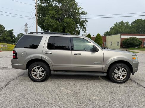 Used 2008 Ford Explorer XLT AWD/4WD image 4