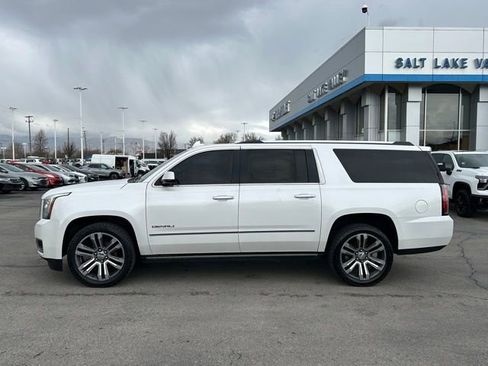 Used 2020 GMC Yukon XL Denali w/ Denali Premium Package image 12