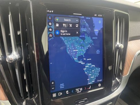 Used 2025 Volvo V60 B5 Cross Country Plus image 19