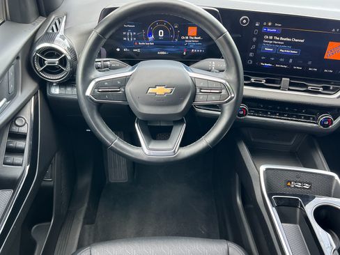 Used 2025 Chevrolet Equinox LT w/ Convenience Package II AWD/4WD image 14