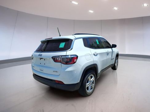 Used 2023 Jeep Compass Latitude w/ Convenience Group AWD/4WD image 4