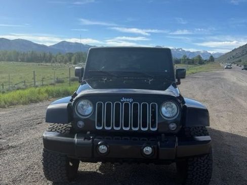 Used 2016 Jeep Wrangler Unlimited Sahara w/ Connectivity Group AWD/4WD image 3