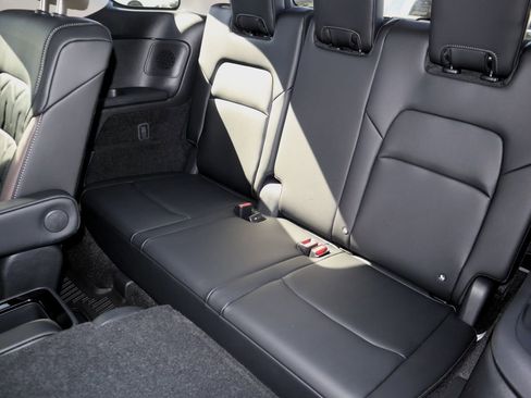 New 2026 Nissan Pathfinder Platinum image 10