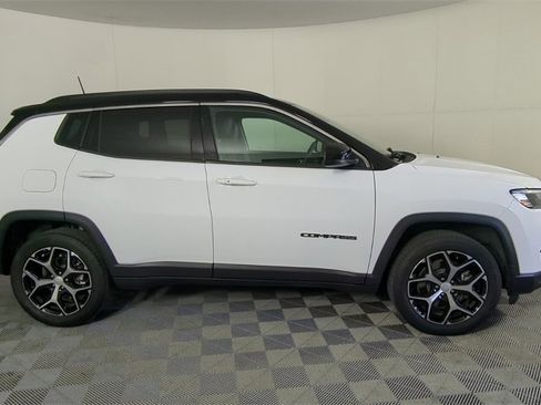 Certified 2024 Jeep Compass Limited image 4