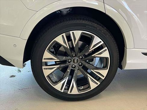 Used 2025 Audi Q8 Premium Plus image 7