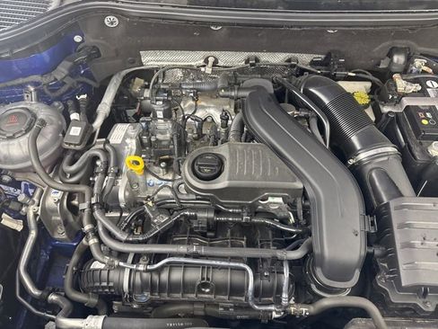 Used 2023 Volkswagen Taos SE w/ Panoramic Sunroof Package image 17