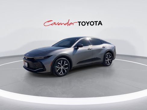 Used 2023 Toyota Crown XLE image 4