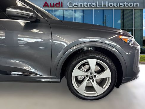 Certified 2025 Audi Q5 Prestige image 12