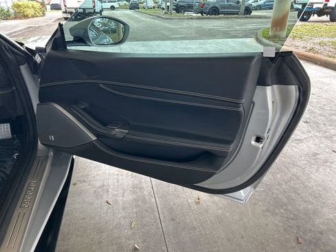 Used 2019 Ferrari Portofino Base image 45