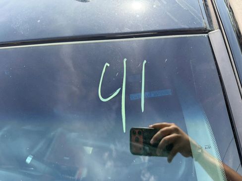 Used 2011 Chevrolet Avalanche LTZ image 27