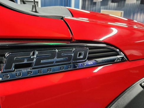 Used 2011 Ford F250 XLT w/ XLT Premium Pkg image 57