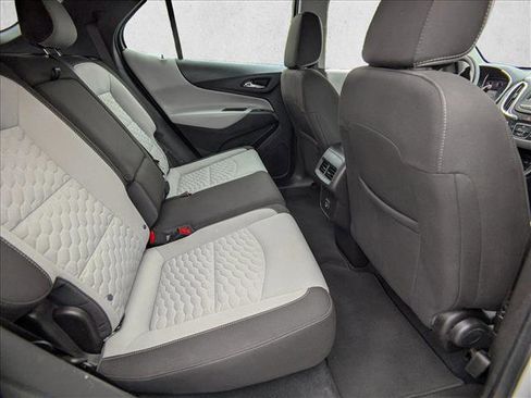 Used 2021 Chevrolet Equinox LS FWD image 19