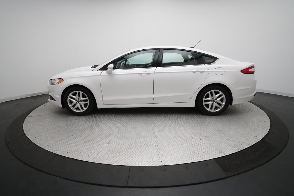Used 2016 Ford Fusion SE FWD image 25