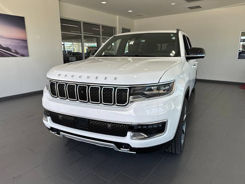 Used 2024 Jeep Wagoneer Series II w/ Convenience Group I AWD/4WD image 3