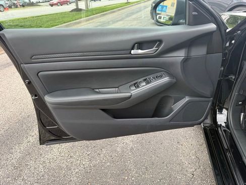 Used 2025 Nissan Altima 2.5 SV FWD image 16