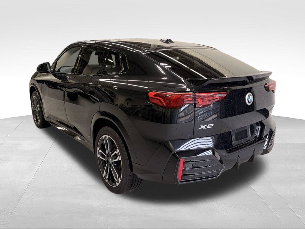 Used 2026 BMW X2 xDrive28i AWD/4WD image 3