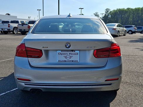 Used 2018 BMW 330i xDrive Sedan w/ Convenience Package AWD/4WD image 6