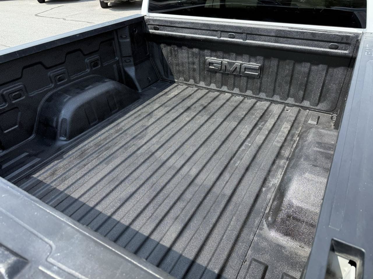 Used 2022 GMC Sierra 1500 SLT w/ SLT Premium Package AWD/4WD image 7