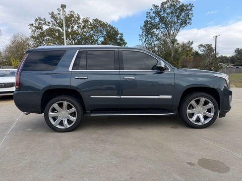 Used 2019 Cadillac Escalade Premium Luxury image 6