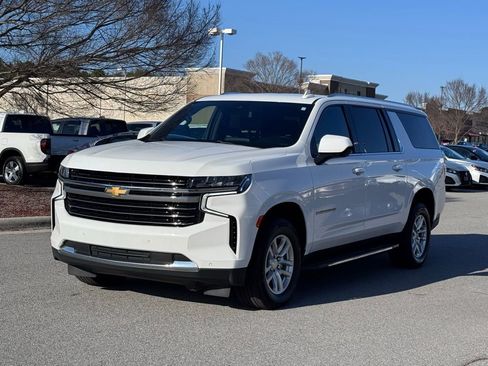 Used 2023 Chevrolet Suburban LT image 2