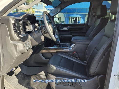 Used 2024 Chevrolet Silverado 1500 LT Trail Boss w/ Convenience Package II image 10