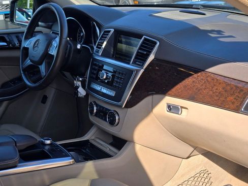 Used 2014 Mercedes-Benz GL 450 4MATIC image 6