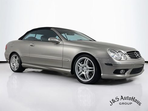 Used 2005 Mercedes-Benz CLK 55 AMG Cabriolet image 40