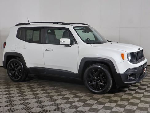Used 2018 Jeep Renegade Altitude FWD image 11