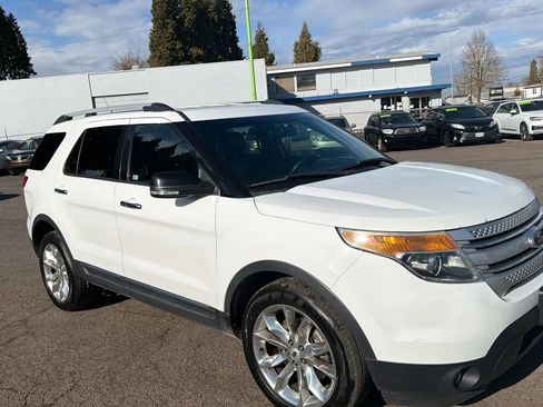 Used 2015 Ford Explorer XLT w/ Equipment Group 202B image 2