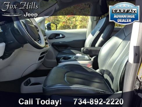 Used 2020 Chrysler Pacifica Limited w/ Tire & Wheel Group image 15