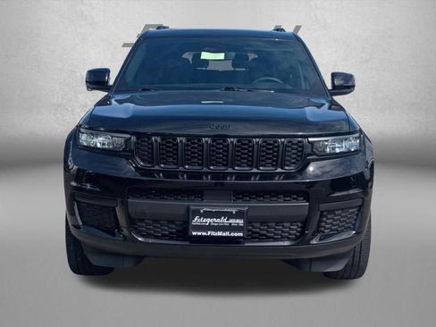 Used 2023 Jeep Grand Cherokee L Laredo image 3