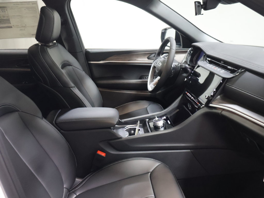New 2027 Jeep Grand Cherokee Limited AWD/4WD image 17