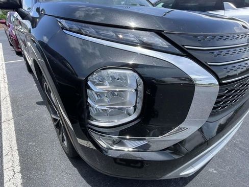Used 2024 Mitsubishi Outlander SE FWD image 2