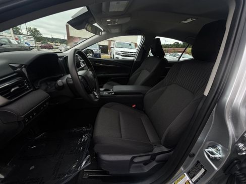 Used 2025 Toyota Camry LE FWD image 30
