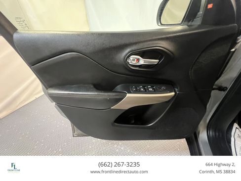 Used 2017 Jeep Cherokee Latitude w/ True North Edition AWD/4WD image 11