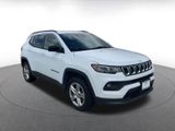 Used 2023 Jeep Compass Latitude image 3