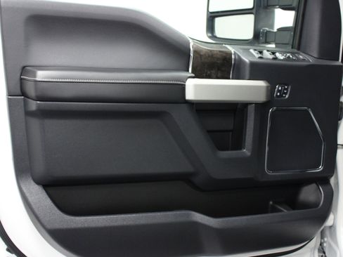Used 2022 Ford F350 Lariat w/ Lariat Ultimate Package AWD/4WD image 11