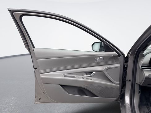 Used 2023 Hyundai Elantra SEL w/ Convenience Package FWD image 9
