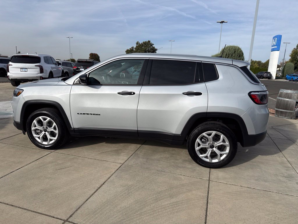 Used 2025 Jeep Compass Sport AWD/4WD image 11
