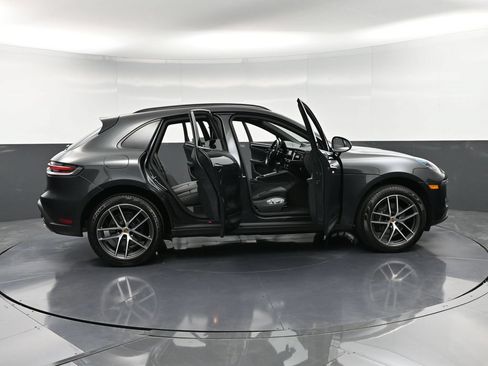 Certified 2025 Porsche Macan AWD/4WD image 35