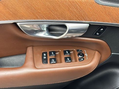 Certified 2023 Volvo XC90 B6 Plus AWD/4WD image 12