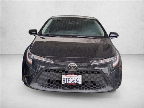 Used 2021 Toyota Corolla LE image 3