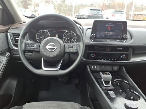 Used 2023 Nissan Rogue SV image 17