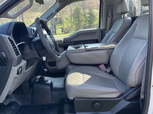Used 2017 Ford F550 4x4 Regular Cab Super Duty image 52