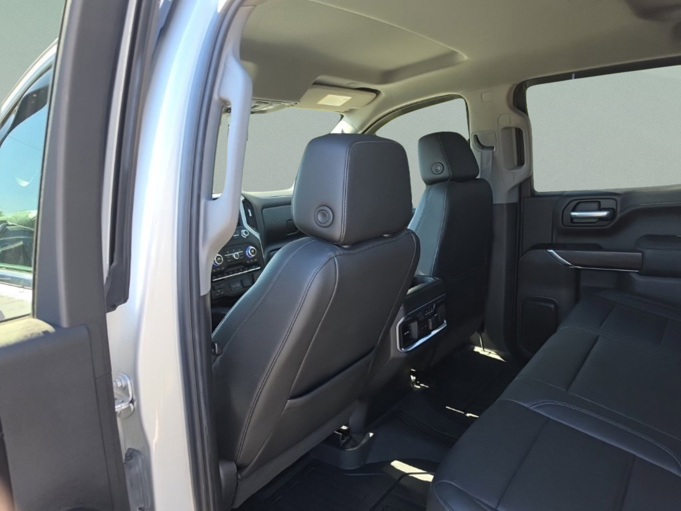 Used 2021 GMC Sierra 1500 SLT w/ SLT Premium Plus Package AWD/4WD image 25