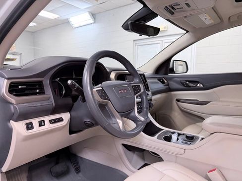 Used 2022 GMC Acadia Denali w/ Denali Ultimate Package FWD image 17
