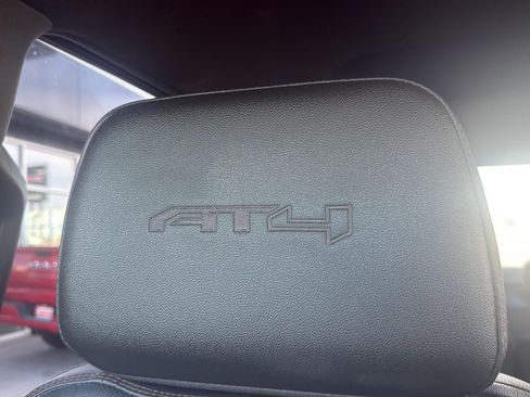 Used 2025 GMC Sierra 2500 AT4 image 32