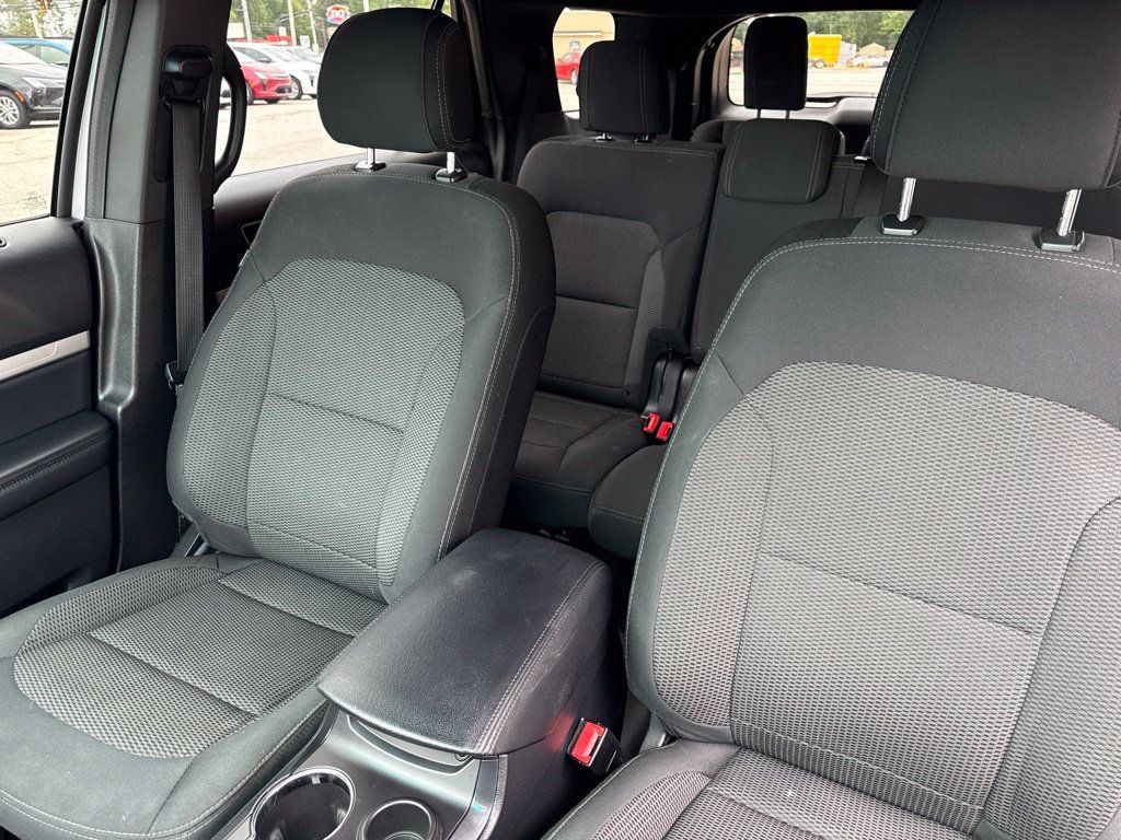 Used 2016 Ford Explorer XLT w/ Equipment Group 201A FWD image 31